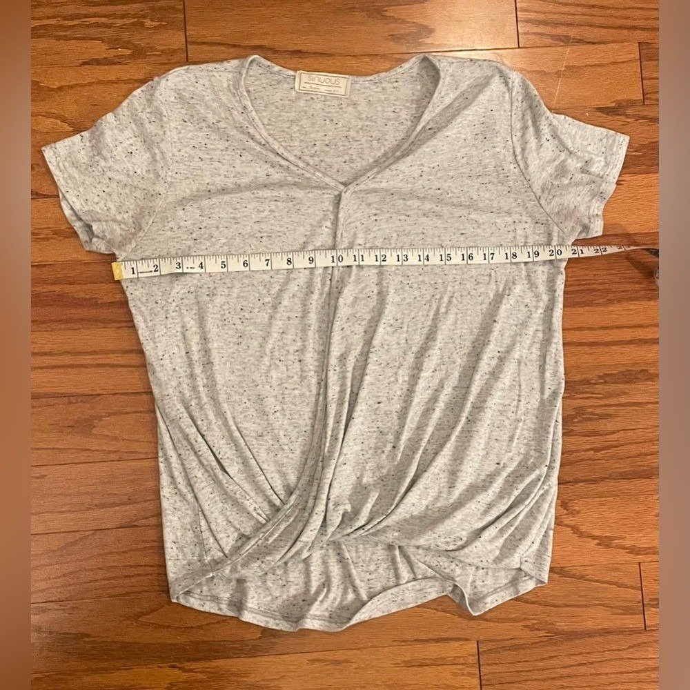 Sinuous- Heather‎ Gray V-Neck Women's Tee Size M - Picture 5 of 8